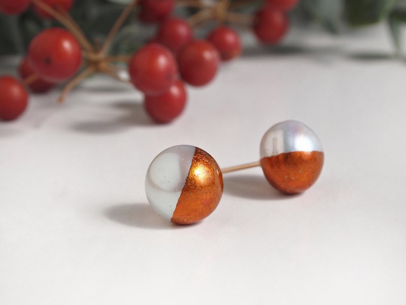 Two tone pearl earrings Clip-On Brown and white freshwater pearl 10mm - Earrings & Clip-ons - Pearl Orange