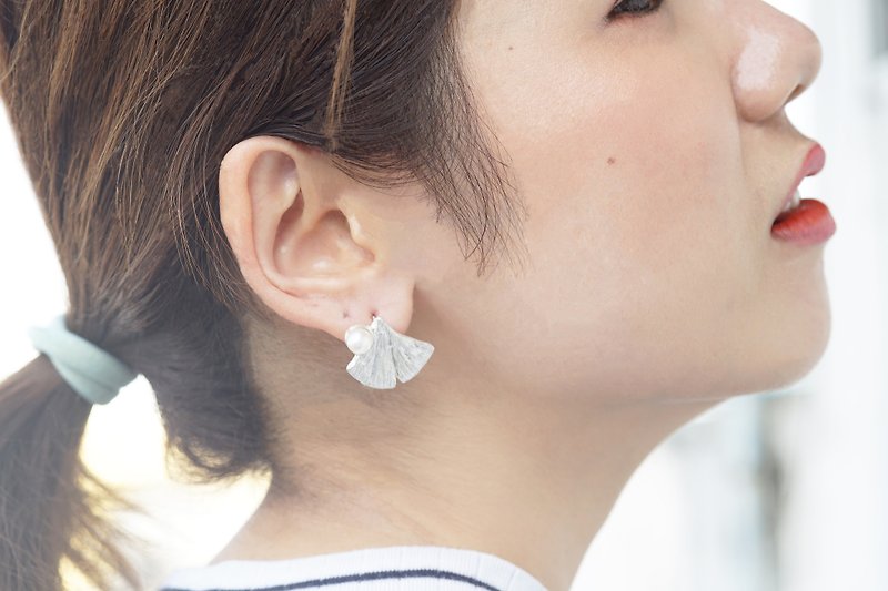 Ginkgo Earrings - 耳環/耳夾 - 銀 銀色