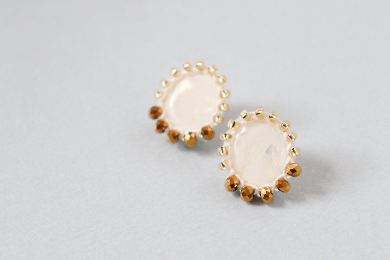 Thread and bead art earrings     White - ต่างหู - อะคริลิค ขาว