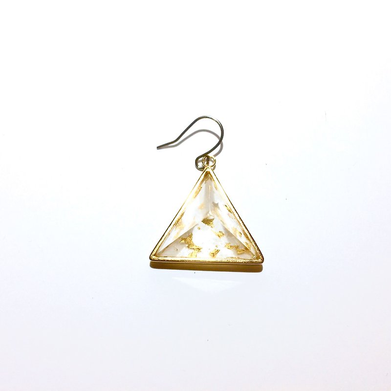 PRISM piercing earring for one ear  gold leaf - Earrings & Clip-ons - Resin Gold