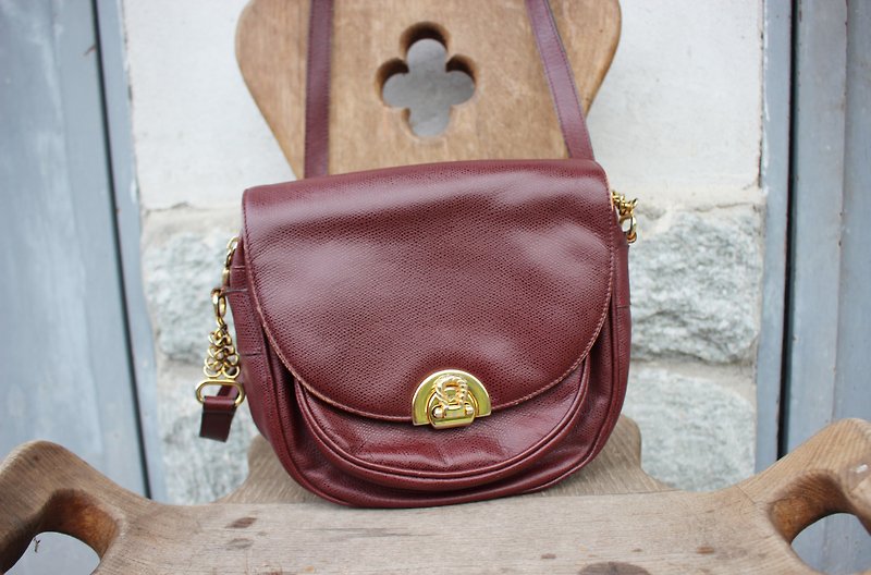 B109 [Vintage Leather] (made in Italy label) attached within Regina burgundy brown shoulder bag in fine print (Made in Italy) - กระเป๋าแมสเซนเจอร์ - หนังแท้ สีนำ้ตาล