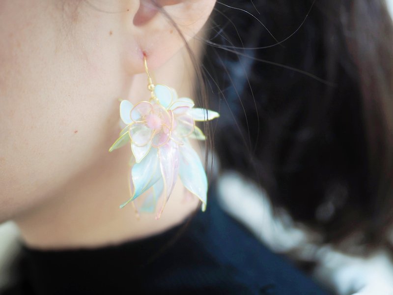 Mermaid Tail Fantasy Color Resin Translucent Earrings Ear Pins and Clip-On - ต่างหู - เรซิน สึชมพู