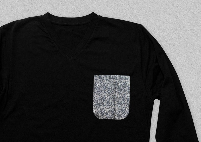 江戸小紋Tシャツ　髑髏紺色江戸小紋ポケット　長袖Vネック - 女 T 恤 - 棉．麻 