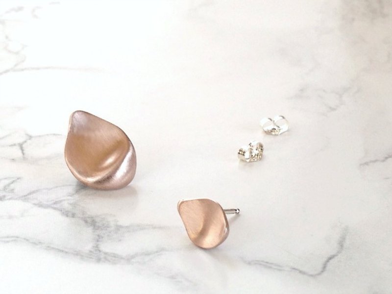 flower shower earrings (rose) - Earrings & Clip-ons - Other Metals Pink