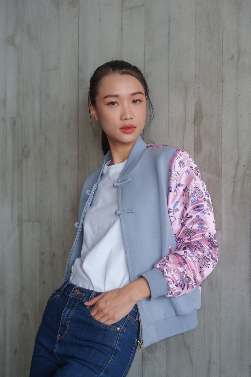 Love In Mist Oriental Bomber Jacket (Grey/ Multi Pink) - กี่เพ้า - ผ้าฝ้าย/ผ้าลินิน สีเทา