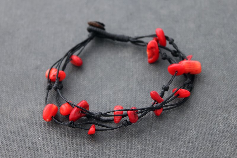 Woven Bracelets Coral Free Form Simple Strand Bracelets BLack Cotton Cord - สร้อยข้อมือ - หิน สีแดง