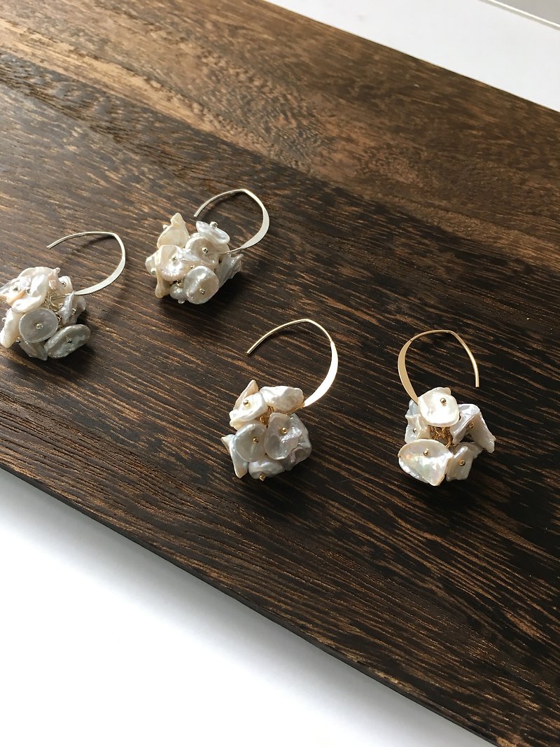 Silver Pearl Flower bouquet  Hook-earring 14kgf, SV925 - 耳環/耳夾 - 珍珠 銀色