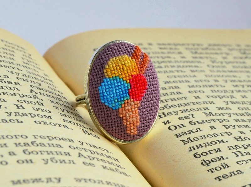 Ice cream embroidered colorful ring, Cross stitch food jewelry - แหวนทั่วไป - งานปัก สีม่วง