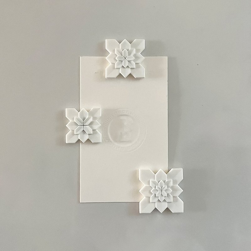 Inlaid origami shaped magnet ceramic resin 3 pieces - Magnets - Other Materials White