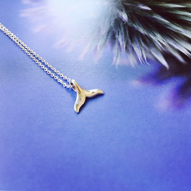 Goody Bag / Lucky Bag - Lucky / Whale Tail / Aquarium Necklace - ต่างหู - เงินแท้ สีน้ำเงิน