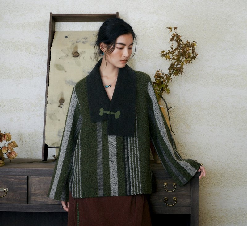 【藏地風華】新中式復古藏風 條紋毛外套 - 女西裝外套 - 其他材質 綠色