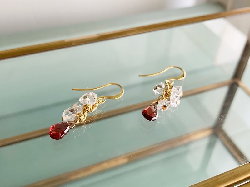 [January and April birthstones] Unchanging love Garnet and Herkimer diamond earrings / Clip-On that attract opportunities - Earrings & Clip-ons - Gemstone Red