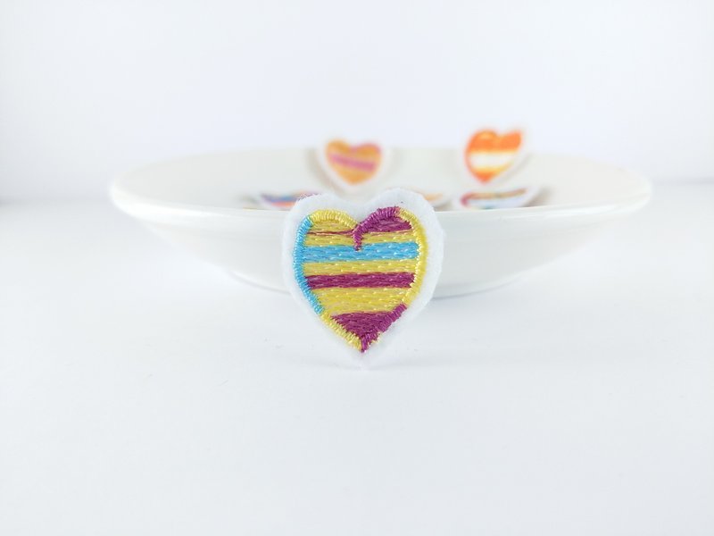 S131 愛心 原創設計 刺繡貼片 燙片貼布 補丁 燙布片 衣服 夾克 - 其他 - 其他材質 多色