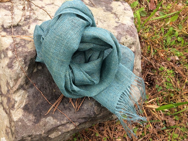 手織りヘンプストール　藍+マリーゴールド - 絲巾 - 棉．麻 綠色