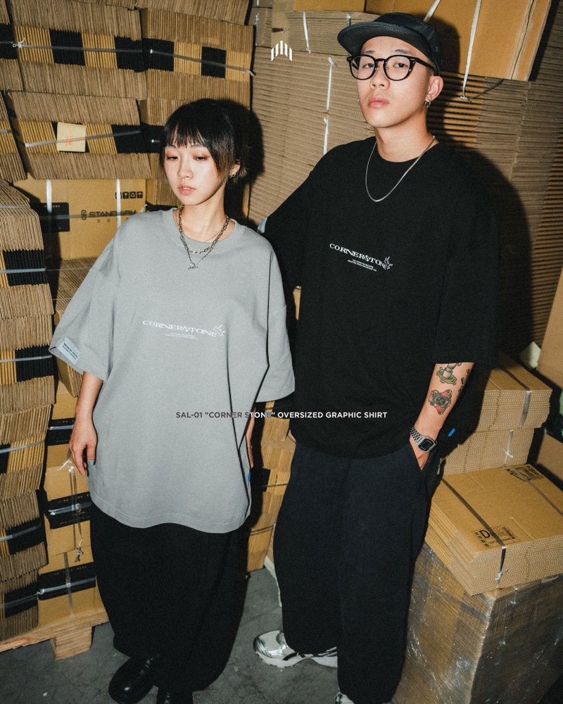 SAL-01 CORNERSTONE Oversized Graphic Shirt - 帽T/大學T - 其他人造纖維 黑色