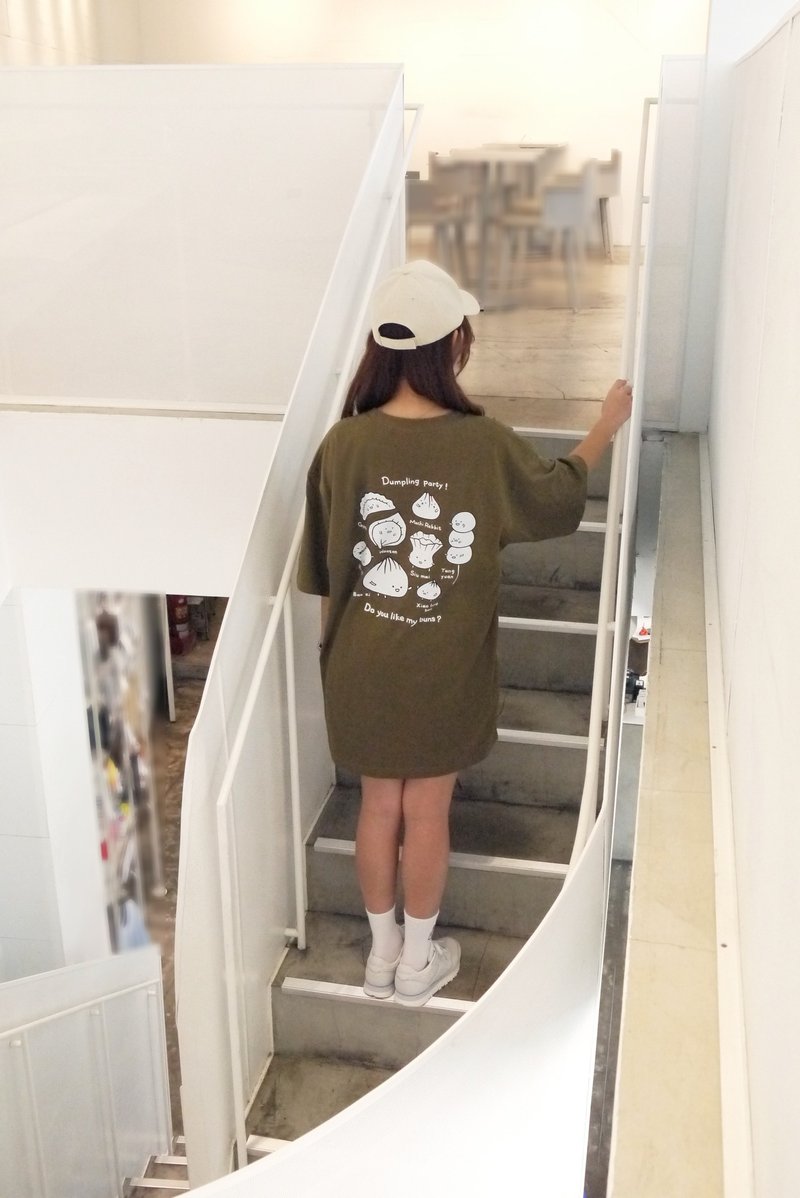 麻糬兔Dumpling party!-oversize T-shirt(橄欖綠) - 其他 - 棉．麻 咖啡色