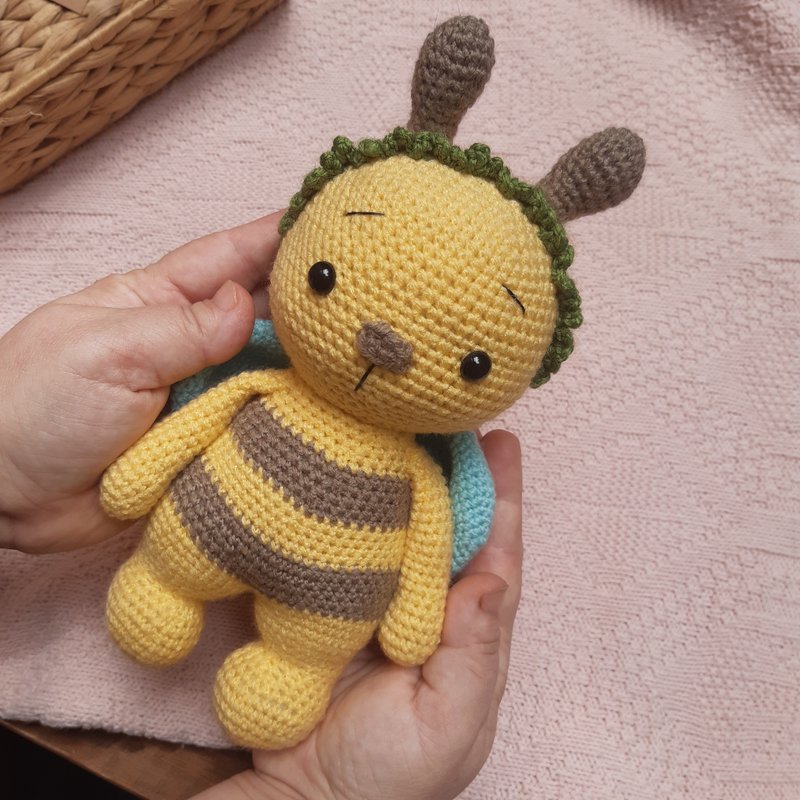 Hand crochet Bee  Stuffed toy  Bee toy  Plushie toy  Animal toy  Amigurumi Bee - 寶寶/兒童玩具/玩偶 - 其他材質 黃色