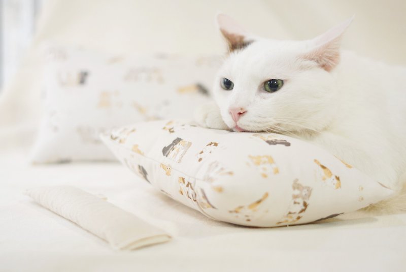 Extra large comfortable sleeping pillow for meows, easy to remove and washable, and can be used for sleeping. Cats like it very much. - ของเล่นสัตว์ - ผ้าฝ้าย/ผ้าลินิน สีกากี