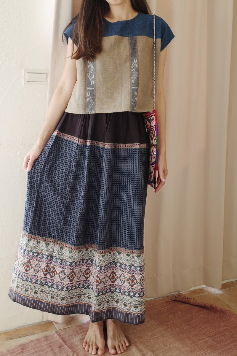Vintage 寮國傳統手工刺繡布料長裙 - 裙子/長裙 - 棉．麻 