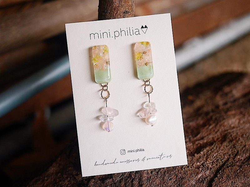 Pastel Pink and Green Cocktail earrings - ต่างหู - เรซิน สึชมพู