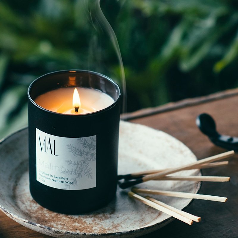 北歐天然香氛蠟燭 MAL馬爾默-復古木質調 210g - 香氛蠟燭/燭台 - 蠟 黑色