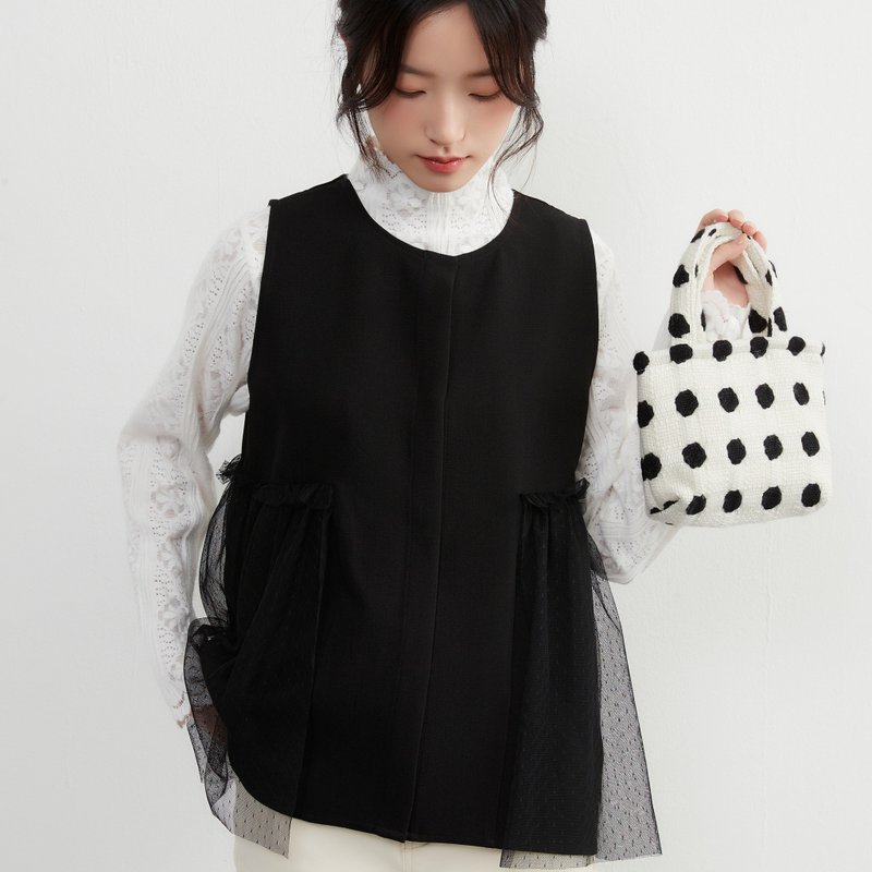 Cute and neat dobby tulle lace layered vest and round neck gilet - เสื้อกั๊กผู้หญิง - เส้นใยสังเคราะห์ สีดำ