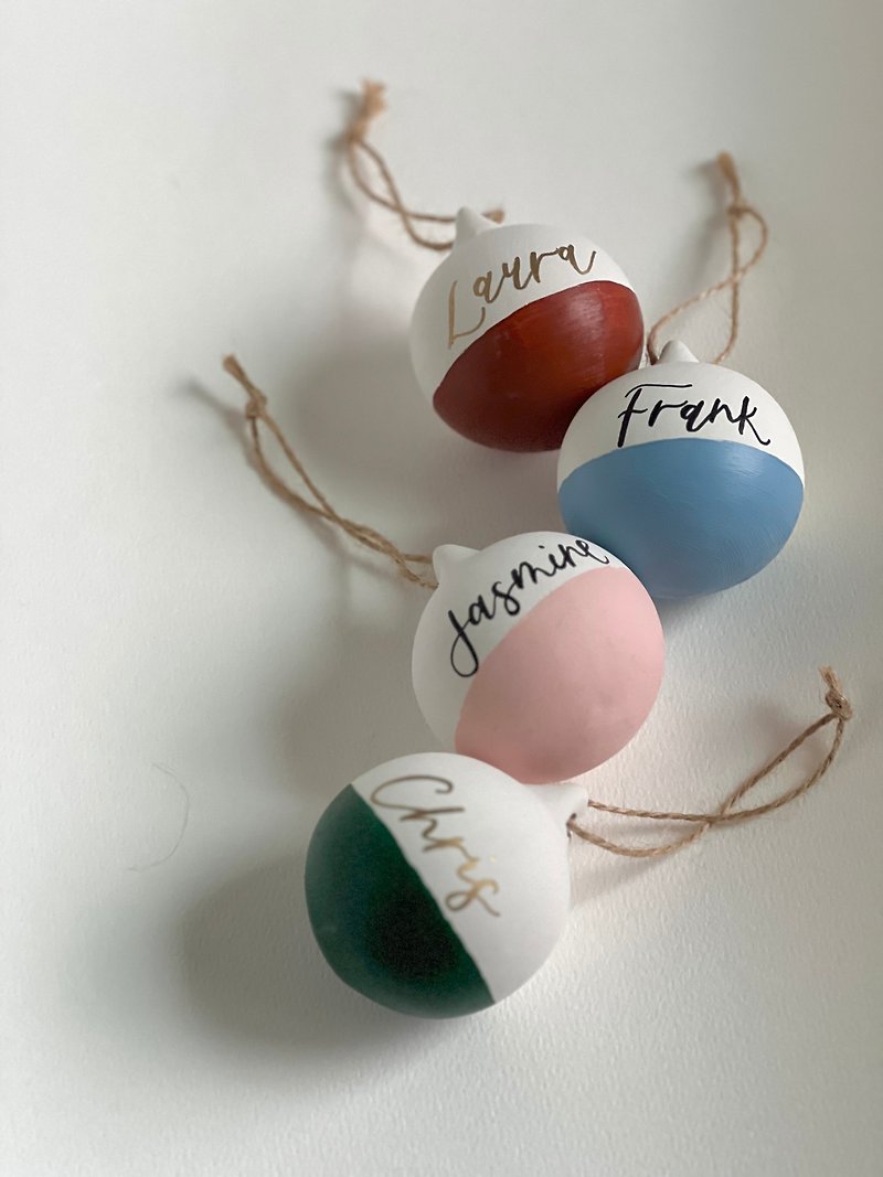 客製化手寫英文名陶瓷聖誕球 - 裝飾/擺設  - 陶 白色