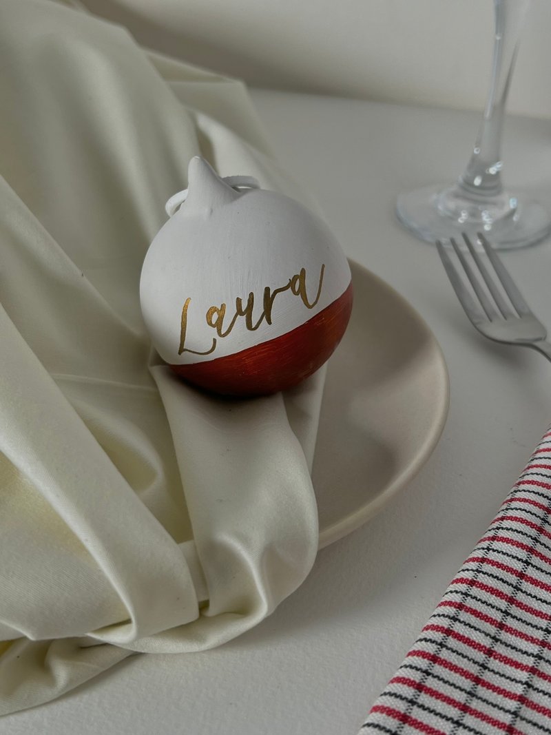 客製化手寫英文名陶瓷聖誕球 - 擺飾/家飾品 - 陶 白色