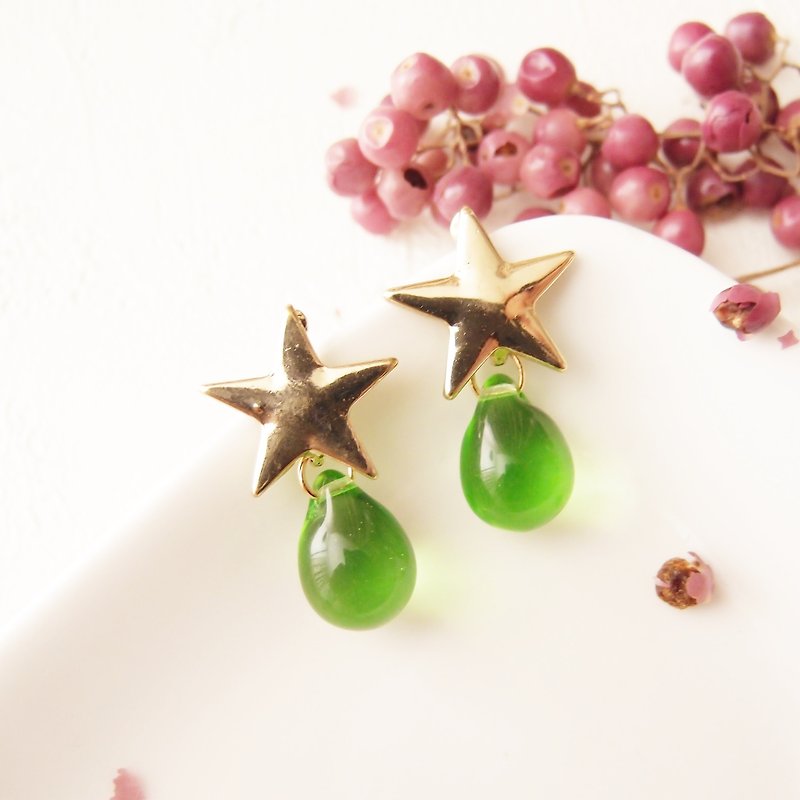 綠。星星的事。夾式耳環、針式耳環 - 歲末驚喜 - 耳環/耳夾 - 其他金屬 綠色