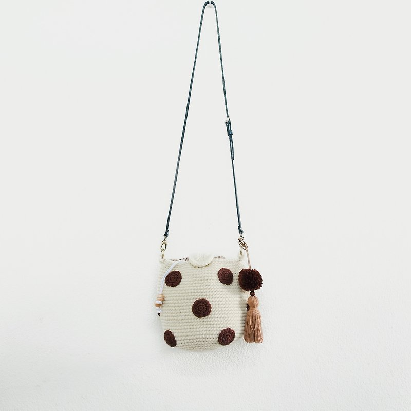 White and Brown Polka Dot Bag with PomPom | Crochet Everyday Bag - กระเป๋าแมสเซนเจอร์ - ผ้าฝ้าย/ผ้าลินิน สีกากี