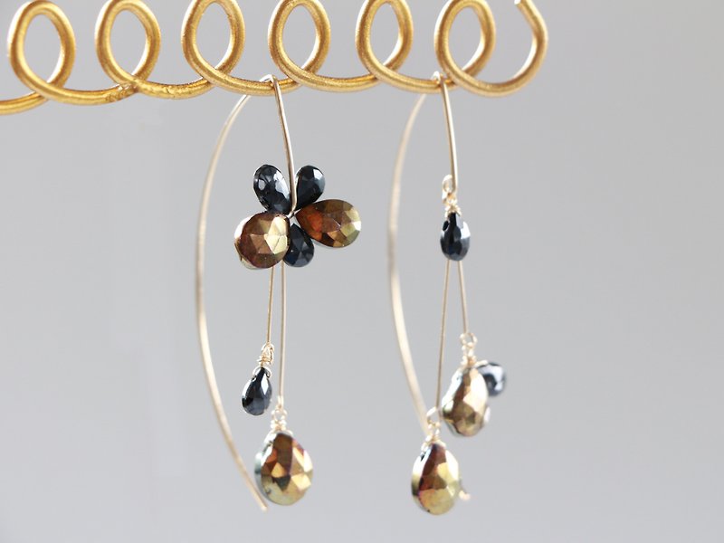 14 kgf-sprinkle spinel asymmetry V hook pierced earrings - Earrings & Clip-ons - Gemstone Black