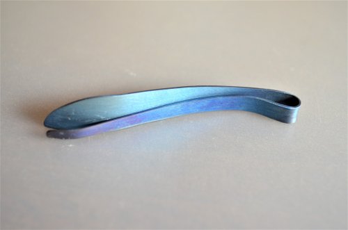 titanium hairpin・羽のチタンヘアピン・絵画のような青や金・マットA