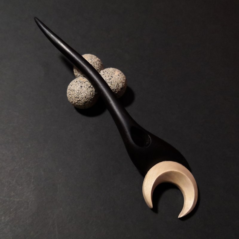 Black wooden hairpin with a white moon. Handmade hair sticks. - 髮夾/髮飾 - 木頭 黑色
