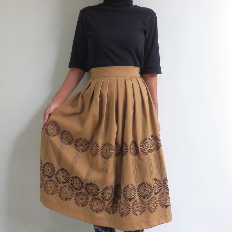 Original pattern pleated skirt/caramel blown - Skirts - Cotton & Hemp Brown