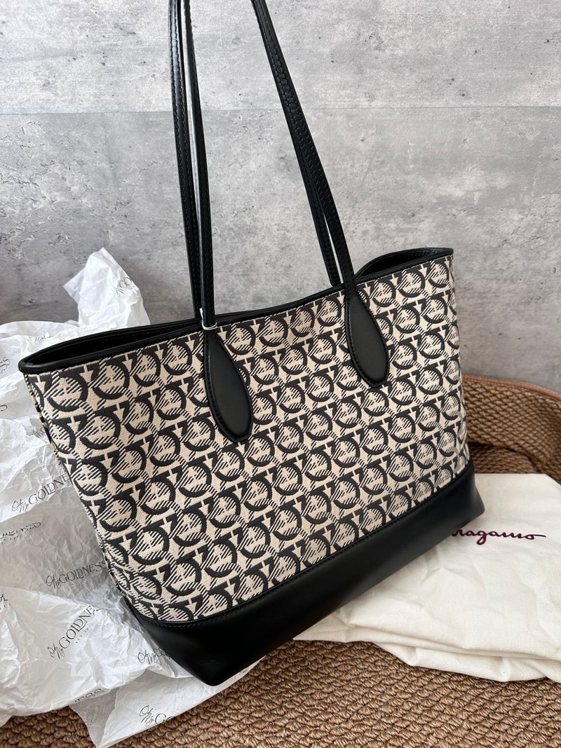 中古包 Ferragamo 菲拉格慕 老花馬蹄釦托特包 - 手提包/手提袋 - 其他材質 白色