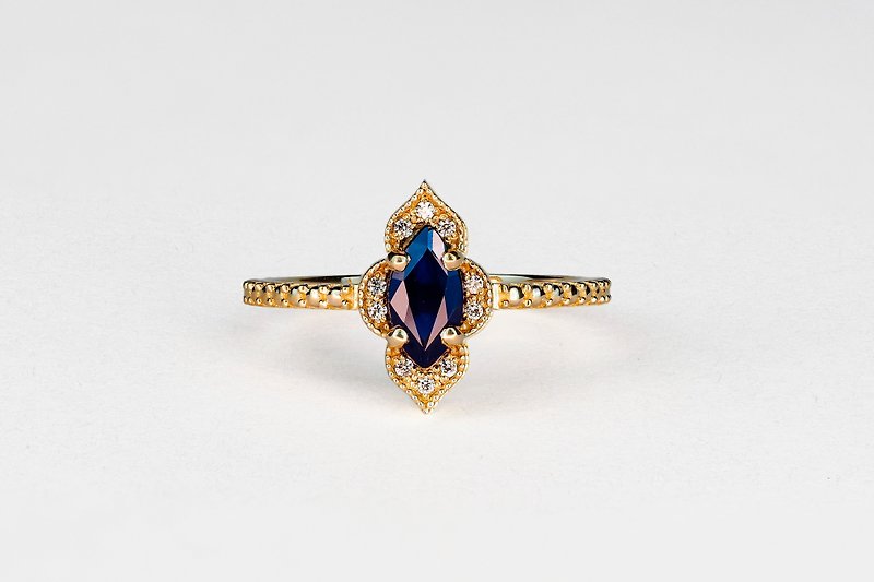 Gold ring with sapphire and diamonds - 戒指 - 貴金屬 金色