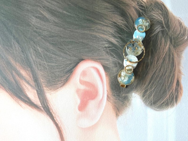 [Blue Sky and White Cloud Diffuser Hair Clip] Made in Hong Kong / Stone Stone / Blue Sky and White Cloud / Duck Bill Clip - เครื่องประดับผม - วัสดุอื่นๆ สีน้ำเงิน