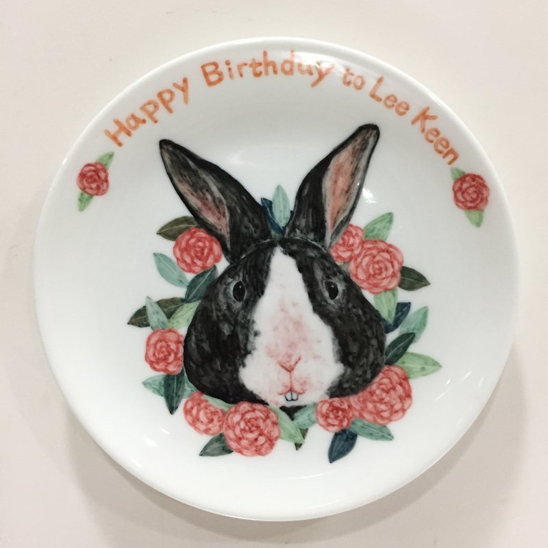 兔寶愛茶花花圈 -【可客製文字】手繪6吋蛋糕瓷盤 - 碟子/醬料碟 - 瓷 多色