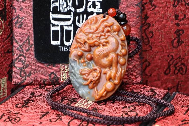 黃龍玉雕刻件 雙龍戲珠 吉祥雕刻 42.6mm x 9.6mm 雲南黃蠟石吊墜 - 項鍊 - 玉石 