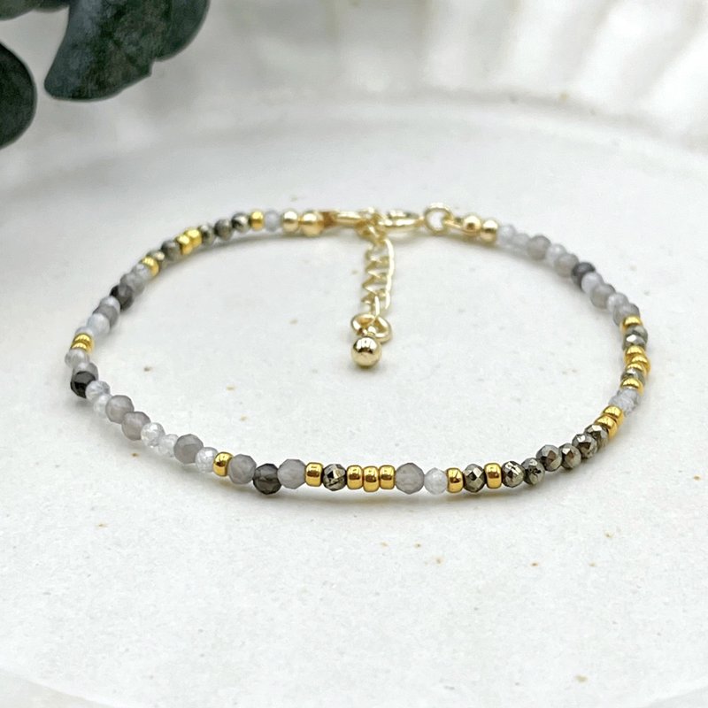 Sparkling golden light | The universe of stars - Bracelets - Crystal Gray