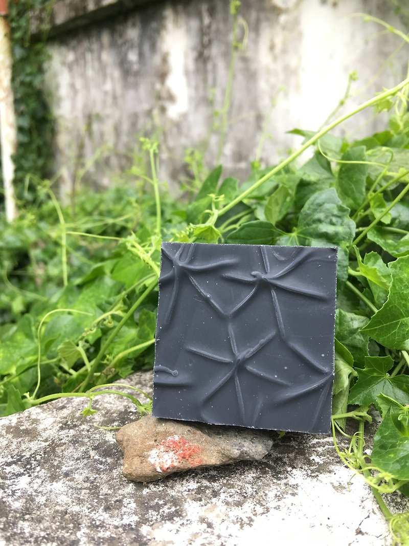 Bamboo Charcoal Oil Removal Soap Refreshing - Soap - Plants & Flowers Black