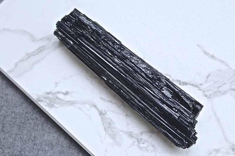 石栽 SHIZAI 黑碧璽柱原礦-不含座 - 裝飾/擺設  - 半寶石 黑色