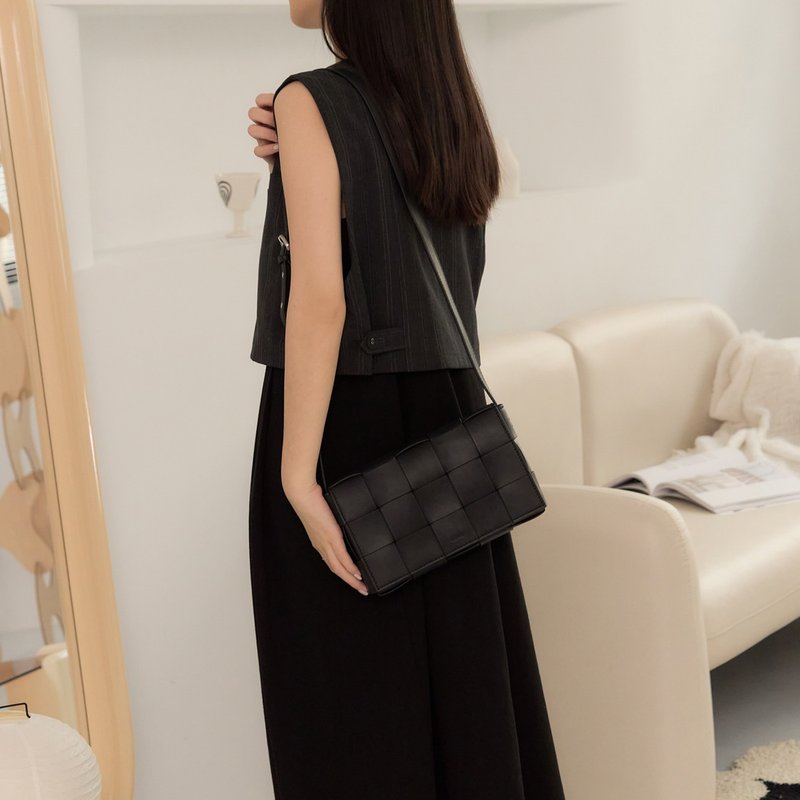 方形編織斜背包-黑 - 側背包/斜背包 - 真皮 黑色