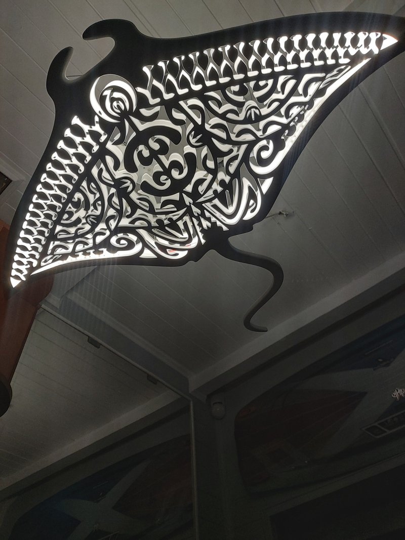 Manta Ray Ceiling Chandelier or Wall Led Lamp in Maori Nautical Style Home Decor - 燈具/燈飾 - 木頭 