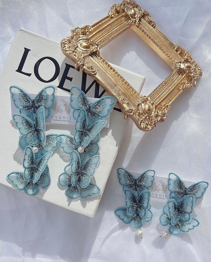 Blue butterfly embroidered Clip-On that everyone will compliment you on - ต่างหู - วัสดุอื่นๆ สีน้ำเงิน