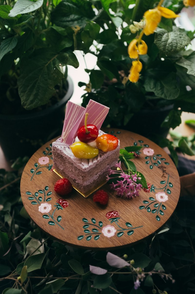 Strawberry Party Teak Plate (Pink and Red) - 碟子/醬料碟 - 木頭 咖啡色
