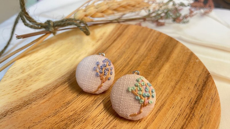 小花束手工刺繡耳環 - 耳環/耳夾/耳骨夾 - 繡線 