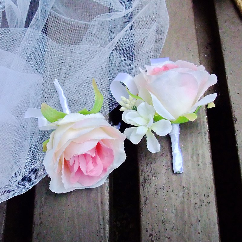  Wedding Boutonniere Silk Wedding Boutonniere Groom buttonhole, Groomsmen B005 - เข็มกลัด/ข้อมือดอกไม้ - ผ้าไหม ขาว