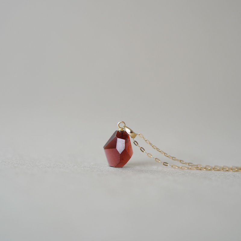 One-of-a-kind K10YG natural stone necklace [Garnet] - สร้อยคอ - หิน สีแดง