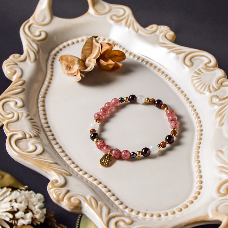 Ten Miles of Peach Blossom // C1116 Strawberry Crystal Bracelet - Bracelets - Gemstone 